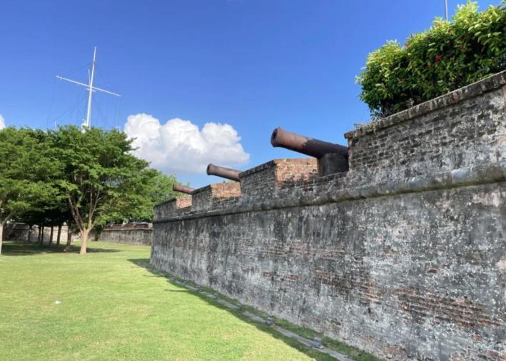 The Georgetown Green Gates Luaran gambar